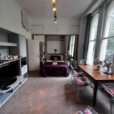 Hyde Park Studio Has Private Balcony With Tranquil Garden View ลอนดอน ภายนอก รูปภาพ