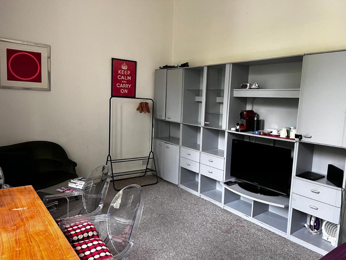 Hyde Park Studio Has Private Balcony With Tranquil Garden View ลอนดอน ภายนอก รูปภาพ