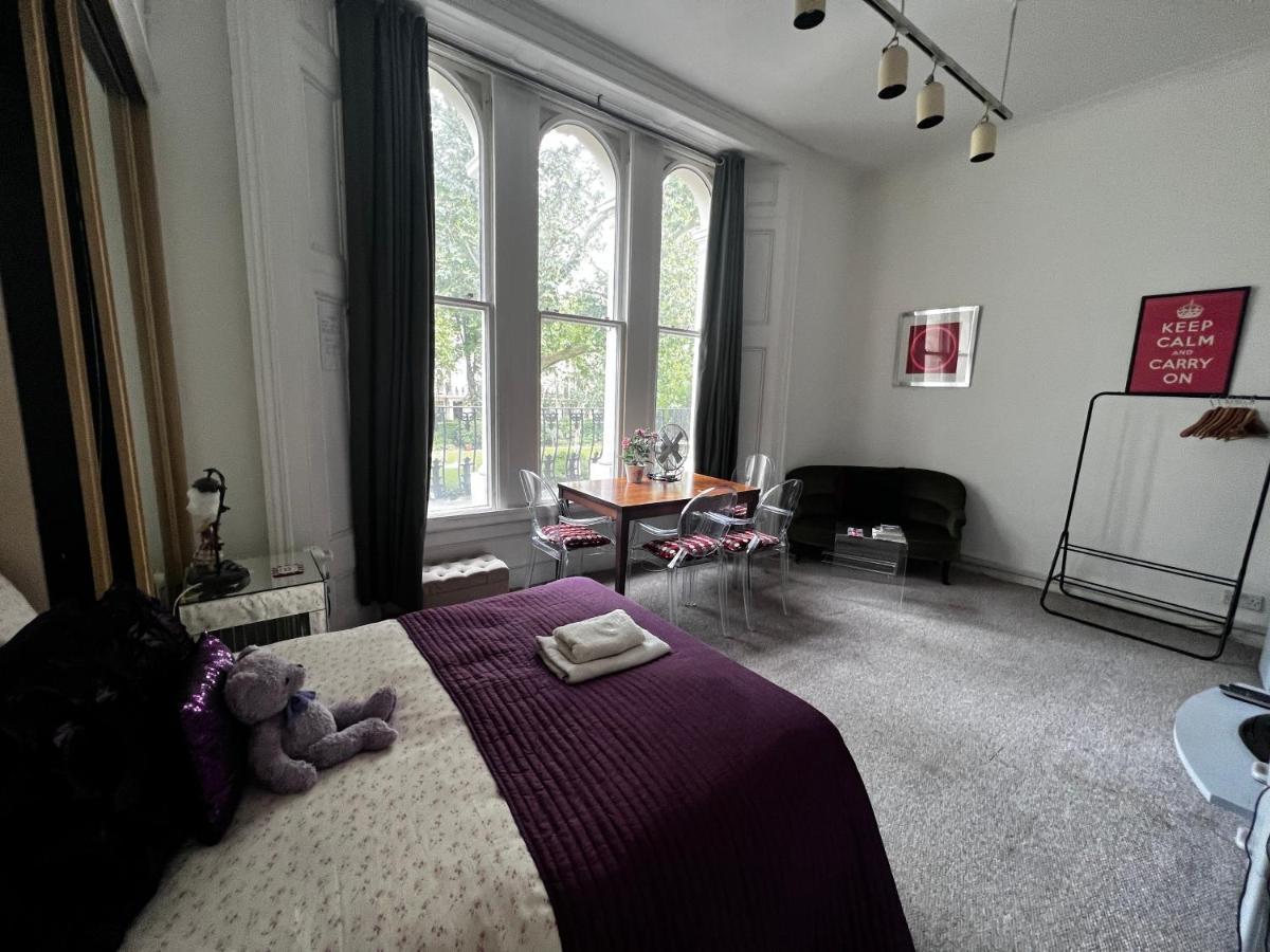 Hyde Park Studio Has Private Balcony With Tranquil Garden View ลอนดอน ภายนอก รูปภาพ